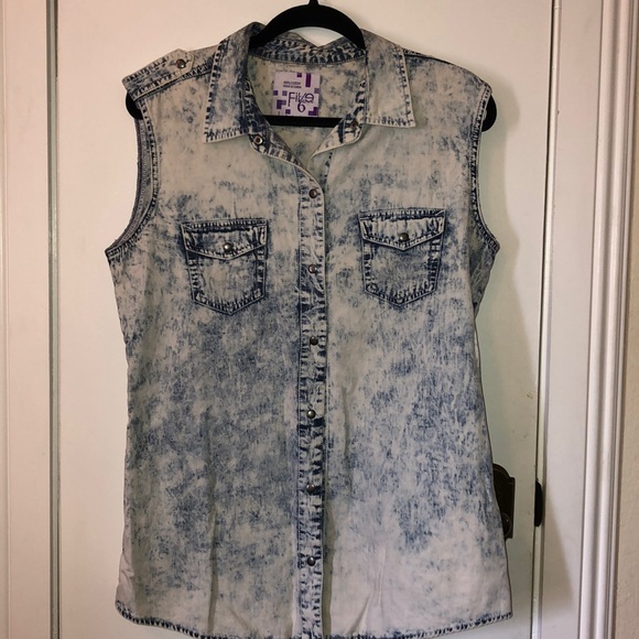 five and 6 Tops - Five and 6 size Lg boyfriend fit chambray shirt